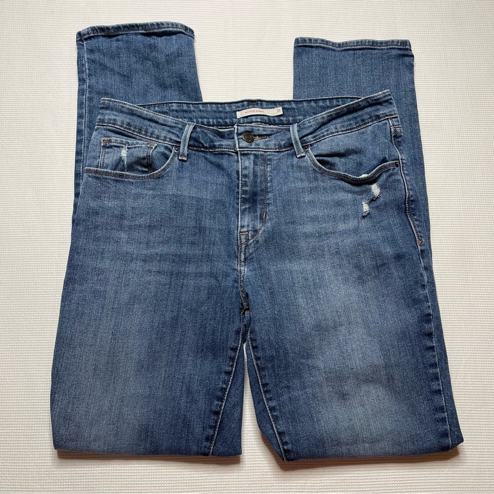 Levis Medium Washed Mid Rise Skinny Jeans (31)‎ - Picture 3 of 11